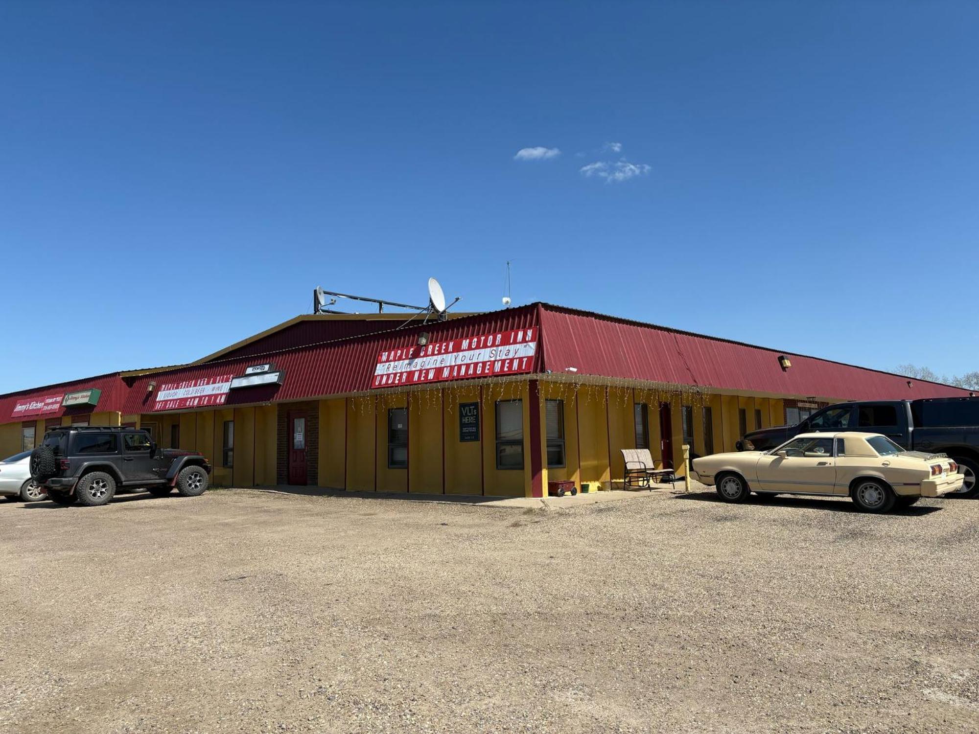 Maple Creek Motor Inn Exterior foto