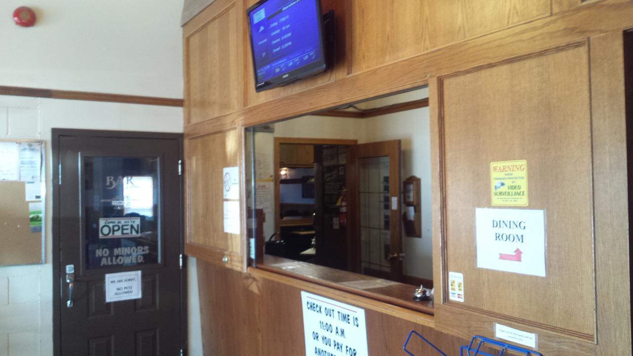 Maple Creek Motor Inn Exterior foto
